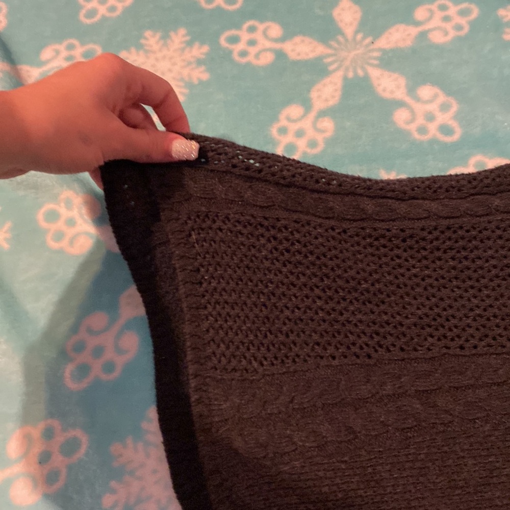 Pattern Designed sweater - Picture 2 of 3